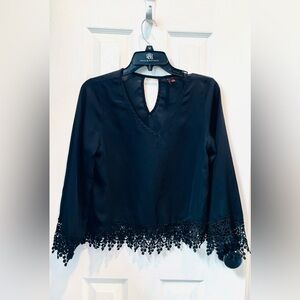Cute Black V-Neck Long-Sleeve Top with Crochet Hem